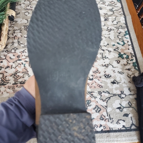 Justin Boots. Size 5.5 equivalent to 7 in women's. See inside of boot picture. - Picture 3 of 4